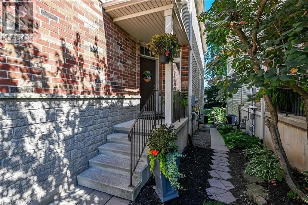 53 SUNNYCROFT Court — photo 2 of 47