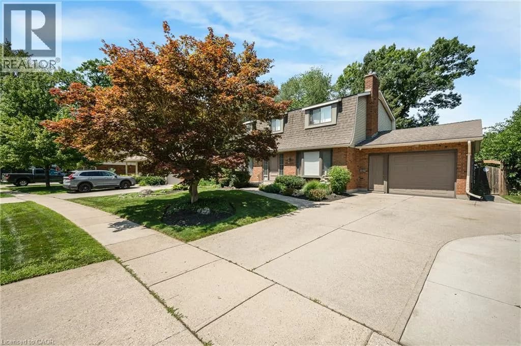 30 WESTWOOD Crescent — photo 1 of 37