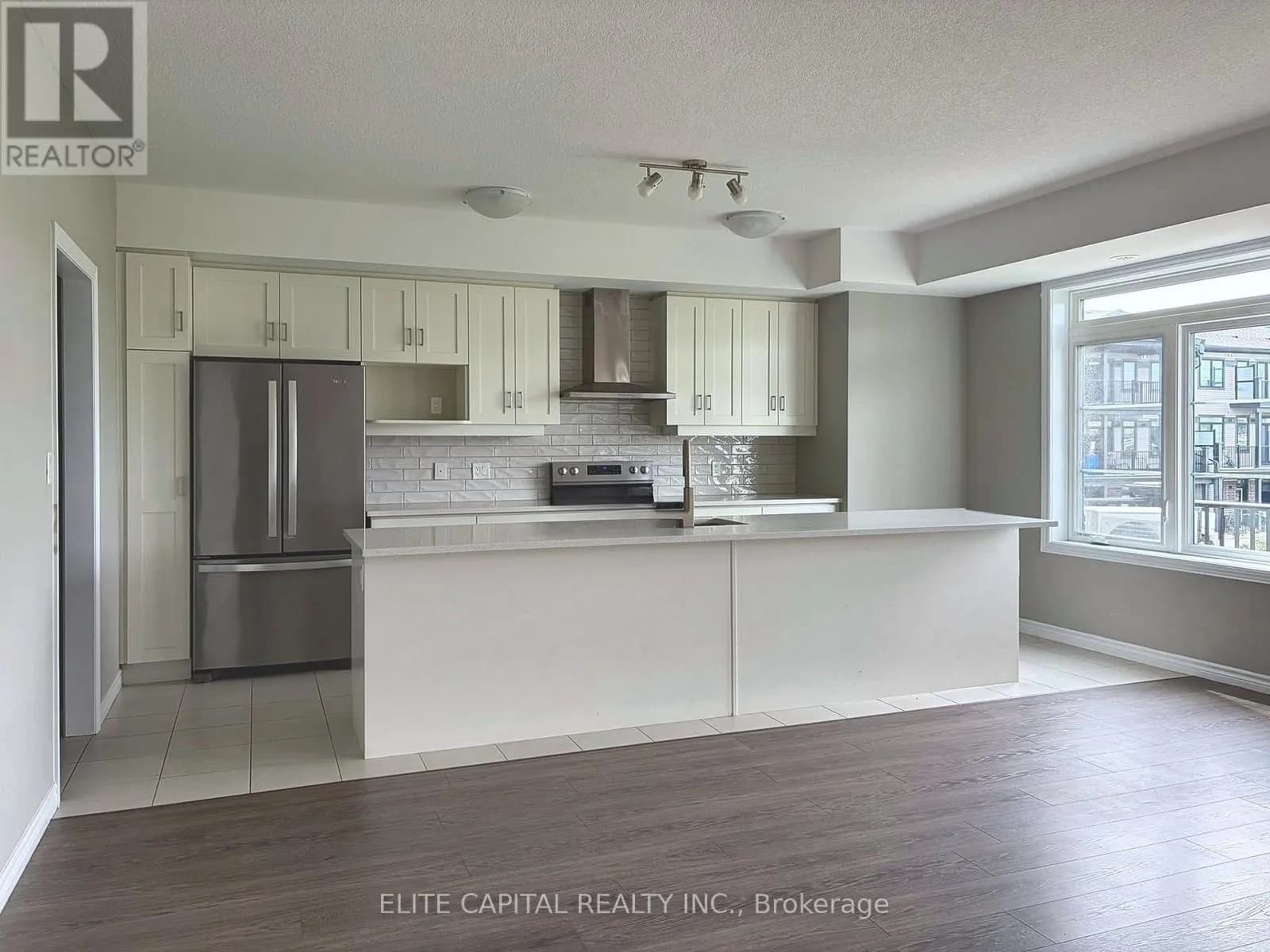 44 LOMOND LANE — photo 1 of 10