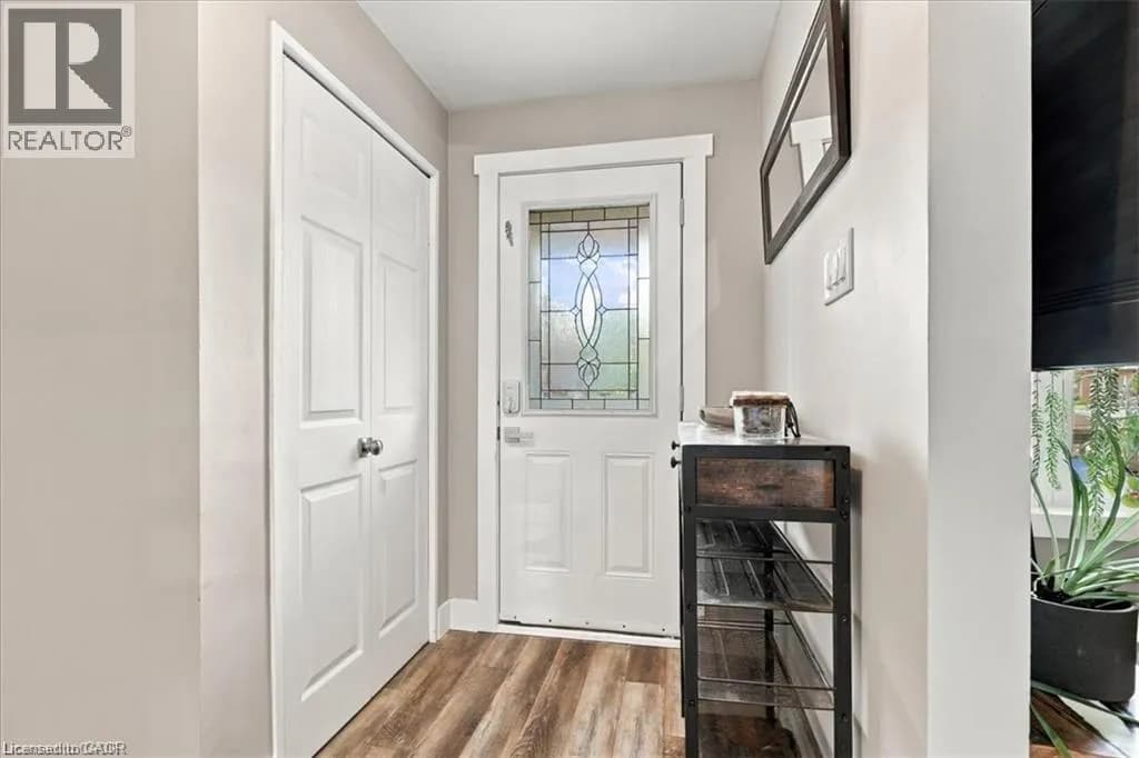 18 FOREST GLEN Court — photo 4 of 39