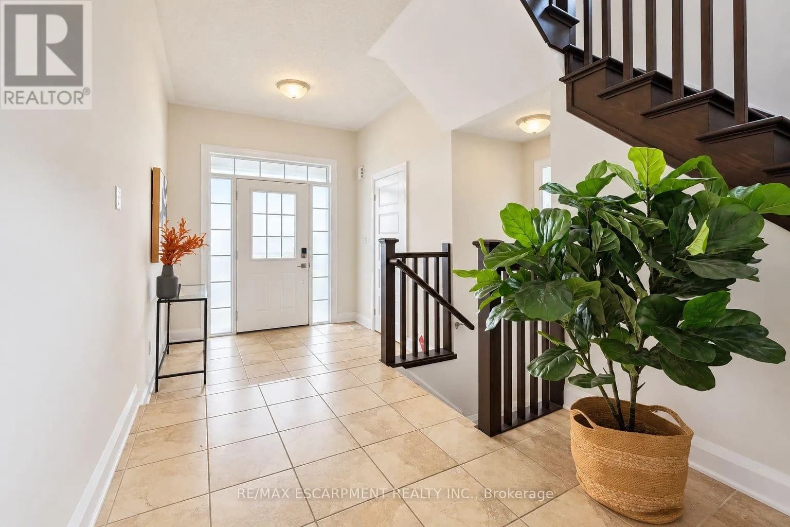 584 BLAIR CREEK DRIVE — photo 4 of 31