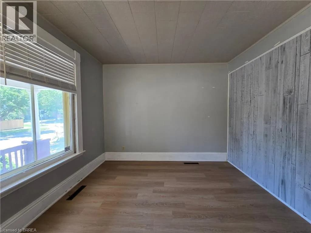 196 WELLINGTON Street — photo 3 of 23