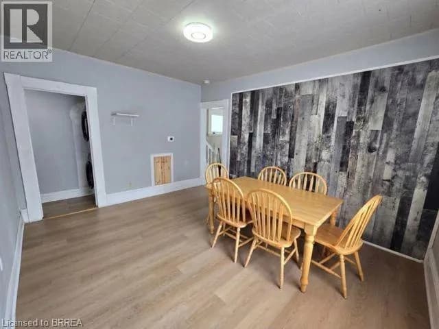 196 WELLINGTON Street — photo 5 of 23