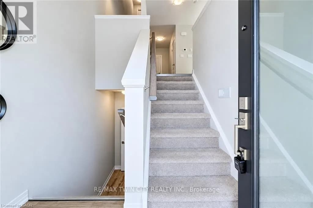 680 BENNINGER DRIVE — photo 4 of 29