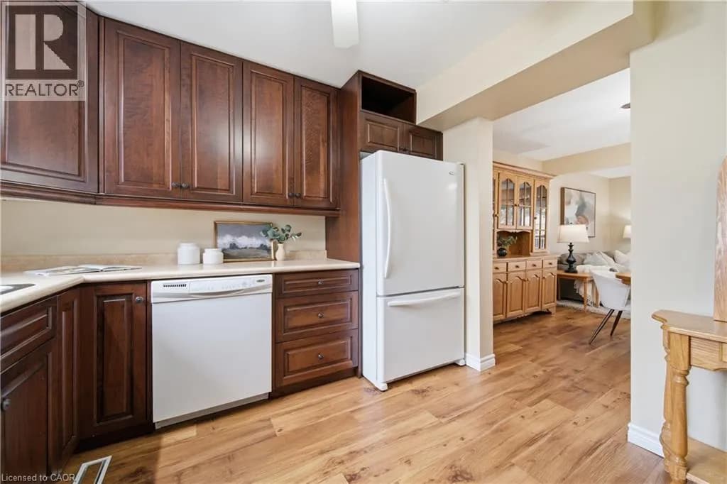 255 NORTHLAKE Drive Unit# 28 — photo 4 of 41