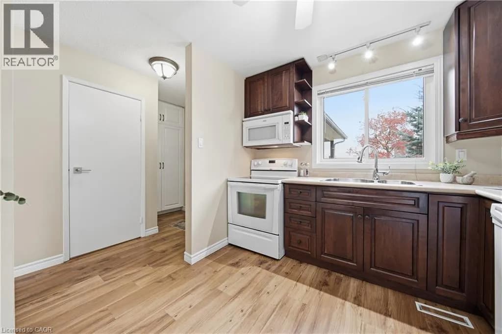 255 NORTHLAKE Drive Unit# 28 — photo 5 of 41