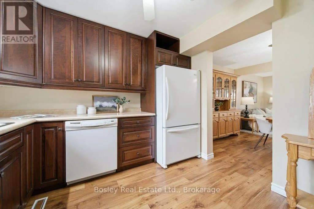 UNIT 28 - 255 NORTHLAKE DRIVE — photo 4 of 44