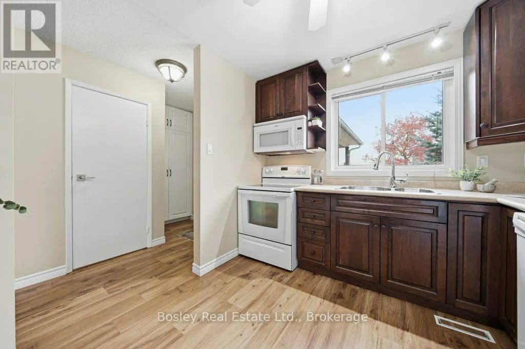 UNIT 28 - 255 NORTHLAKE DRIVE — photo 5 of 44