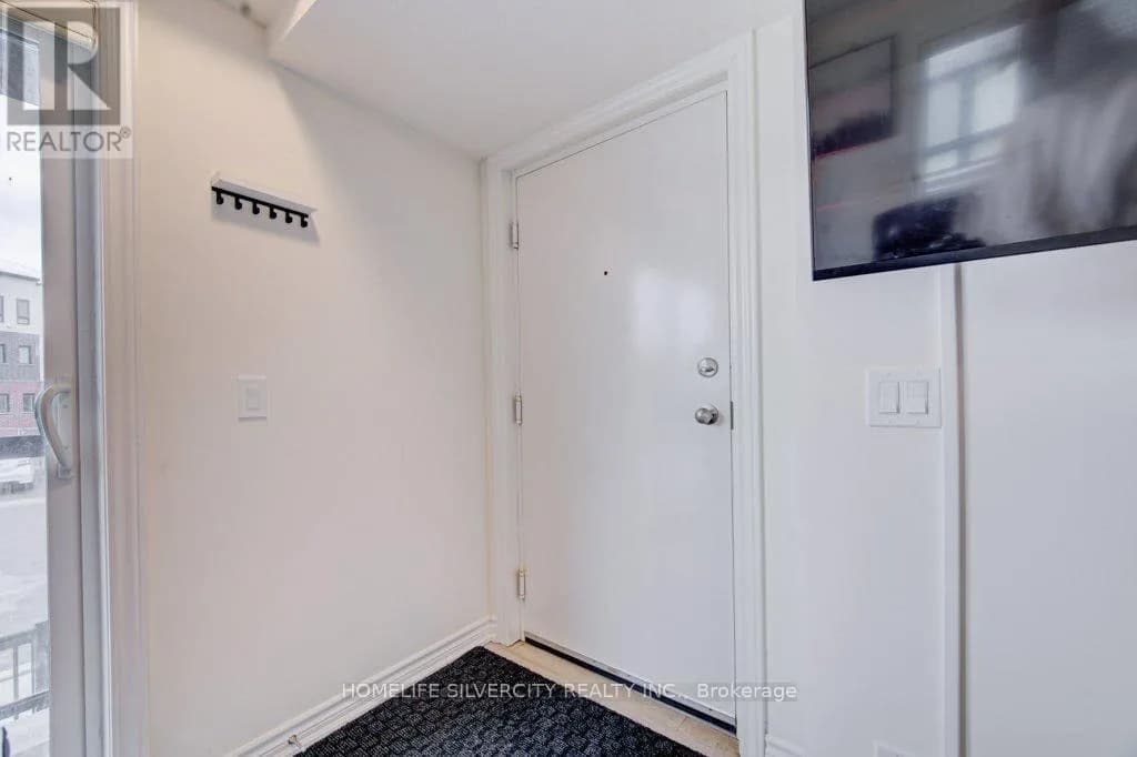 #18 - 235 CHAPEL HILL DRIVE — photo 5 of 22
