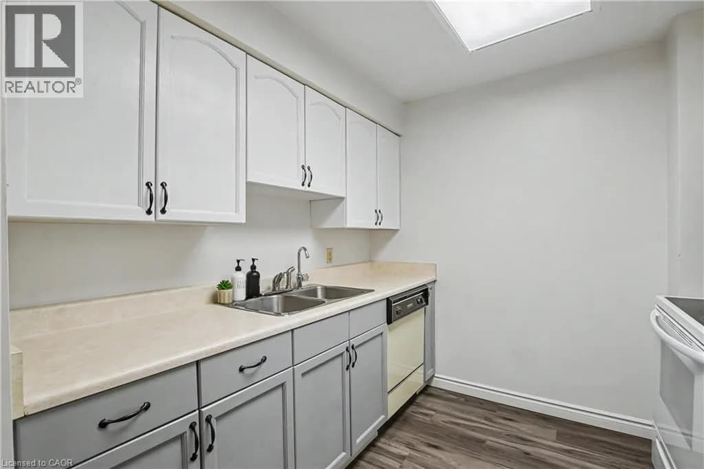 20 ELLEN Street E Unit# 207 — photo 4 of 35