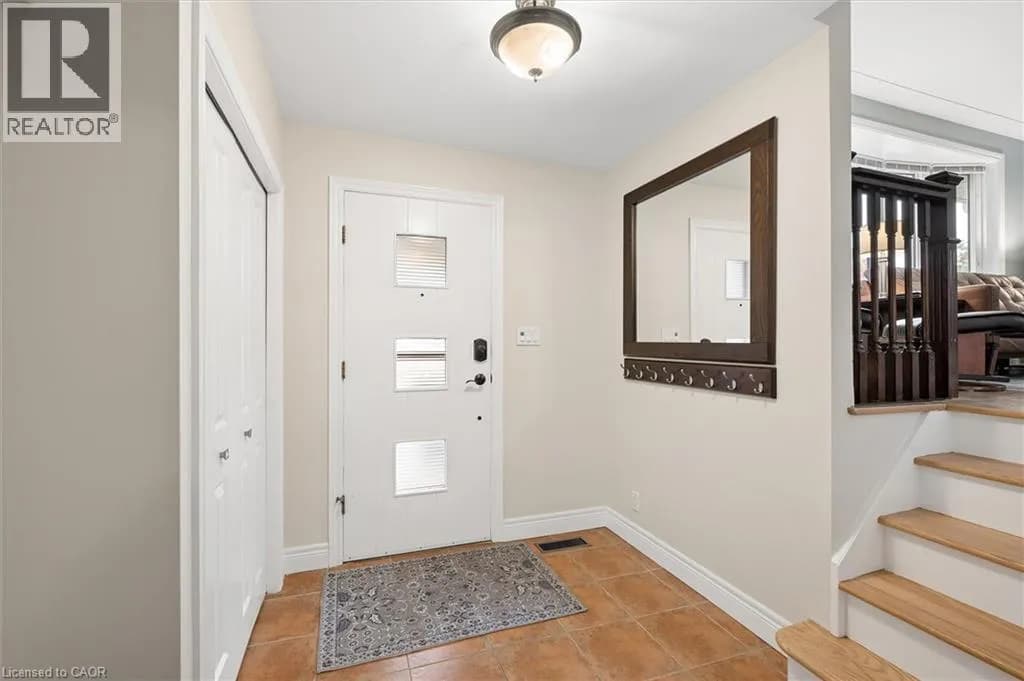 127 GAY Crescent — photo 4 of 38