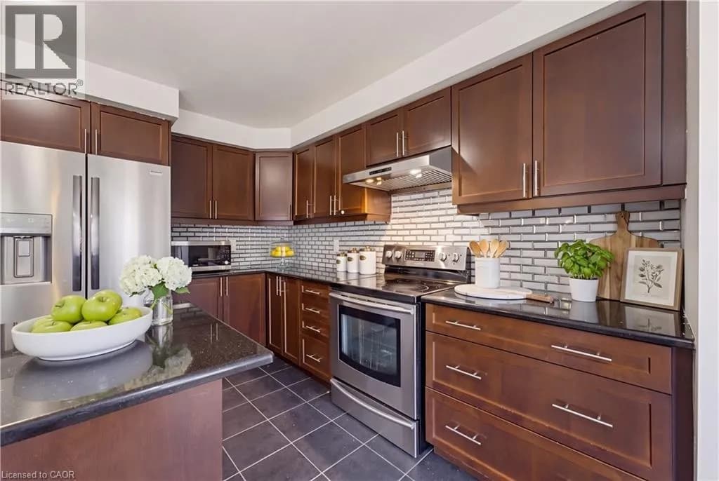 84 HOLLAND Circle — photo 4 of 27