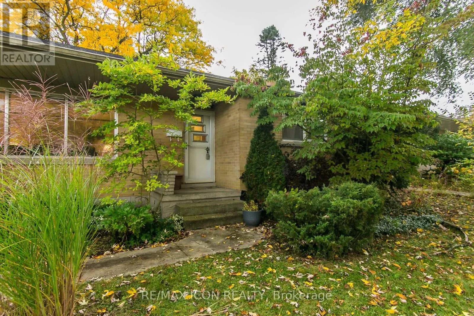 201 DAWSON STREET — photo 4 of 32
