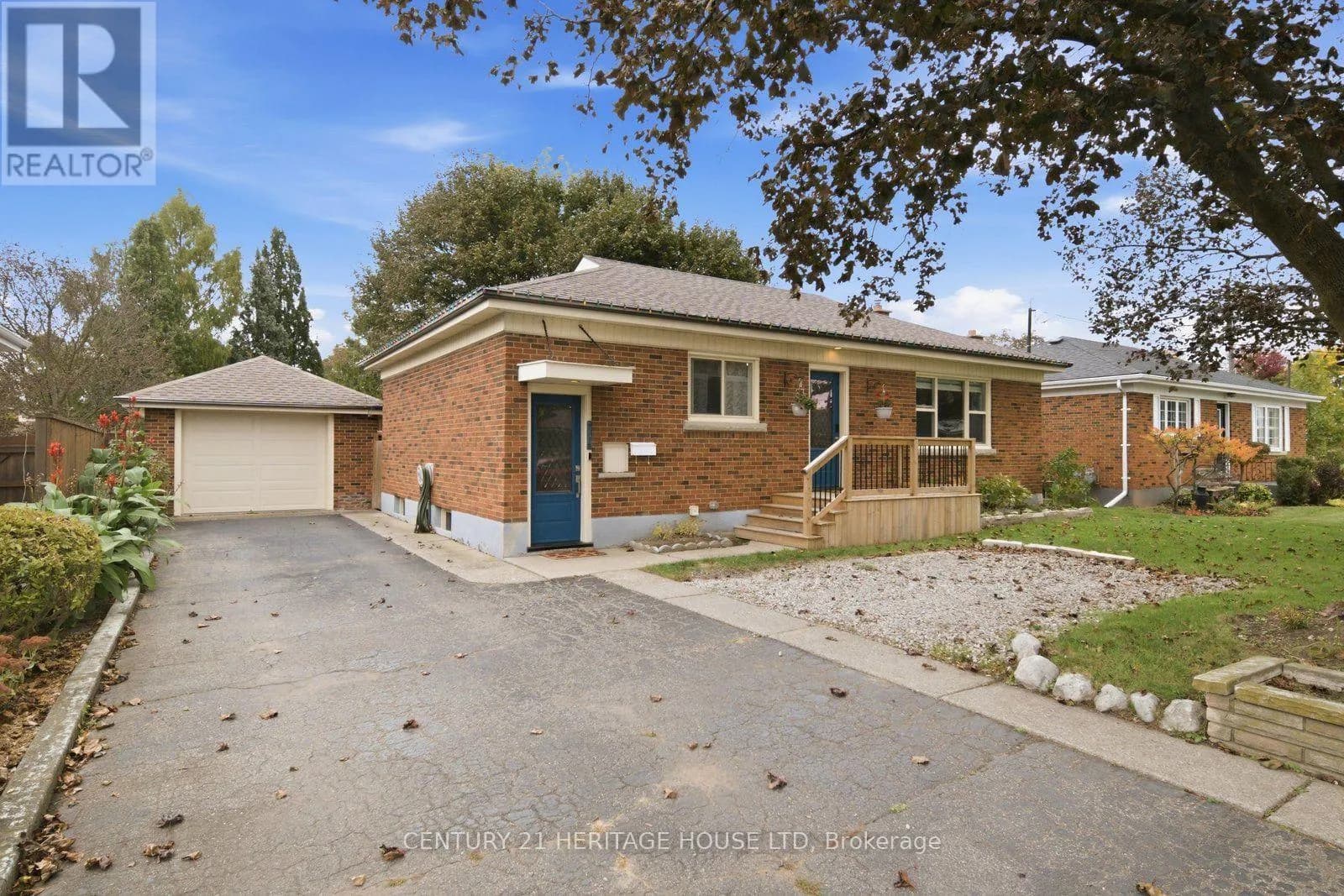 83 FAIRVIEW DRIVE — photo 1 of 33