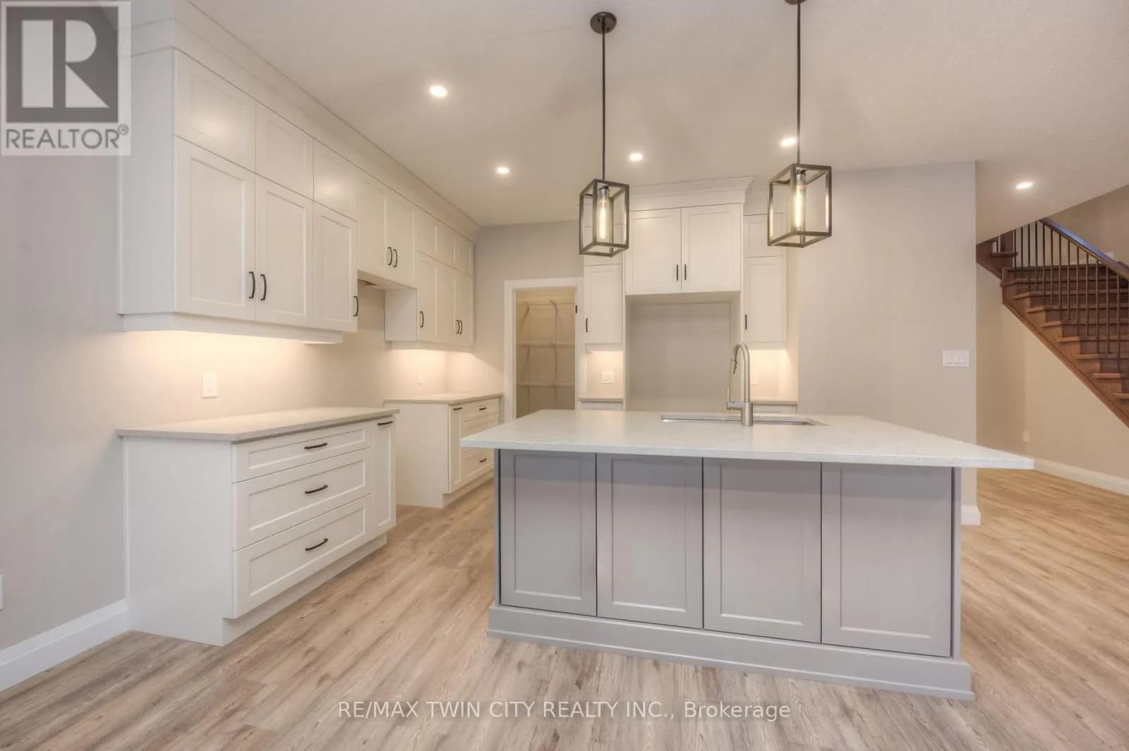 67 WEYMOUTH STREET — photo 4 of 28