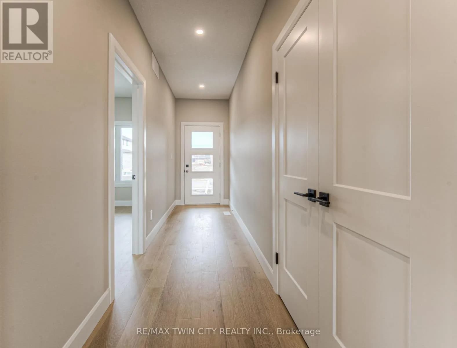 59 WEYMOUTH STREET — photo 4 of 18