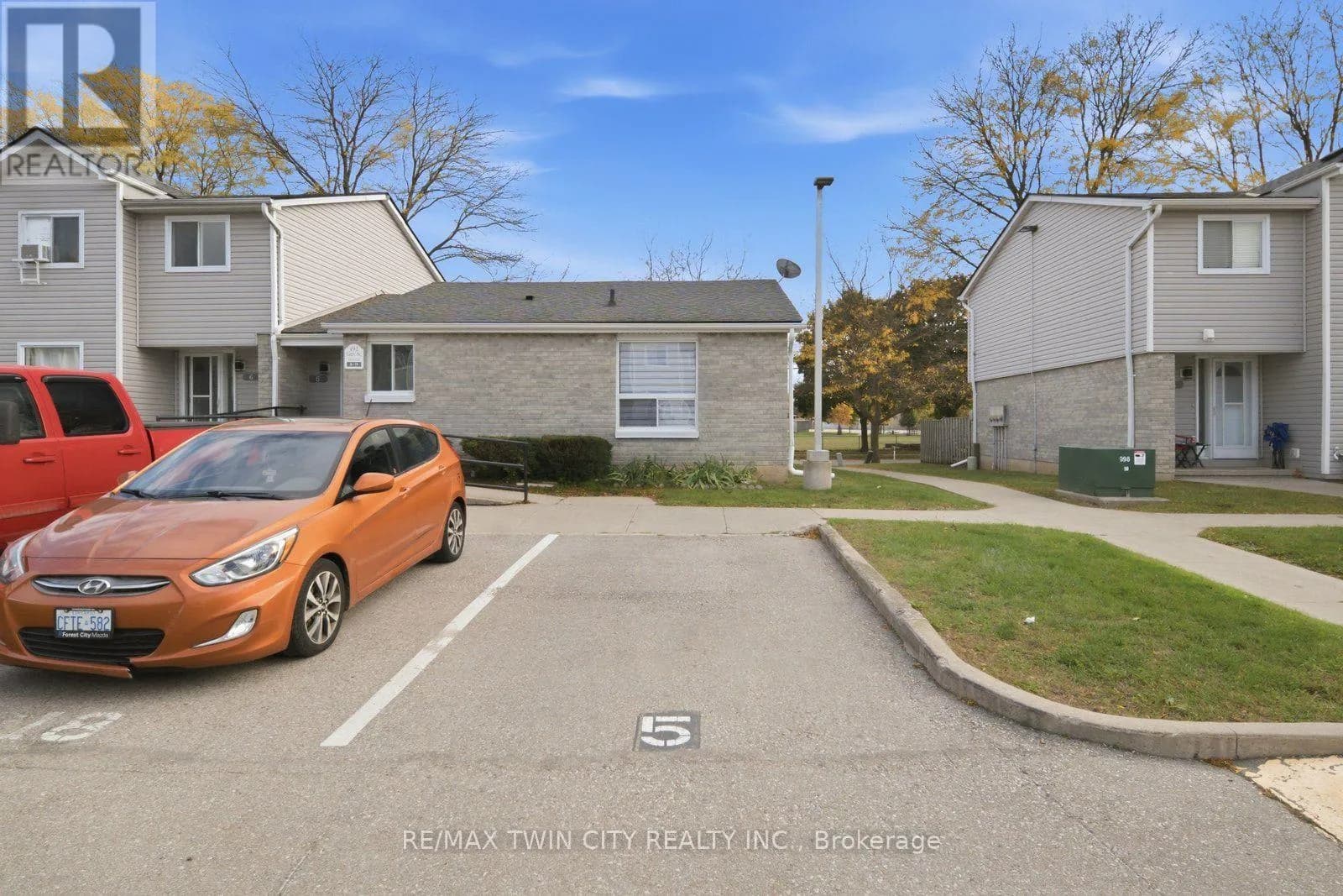 5 - 492 GREY STREET — photo 2 of 29