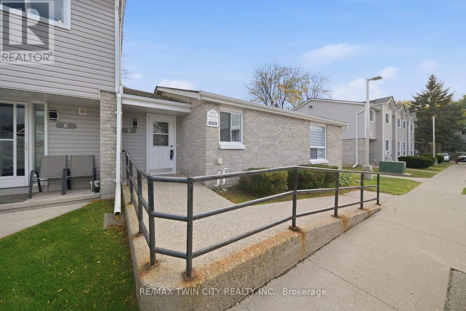 5 - 492 GREY STREET — photo 4 of 29