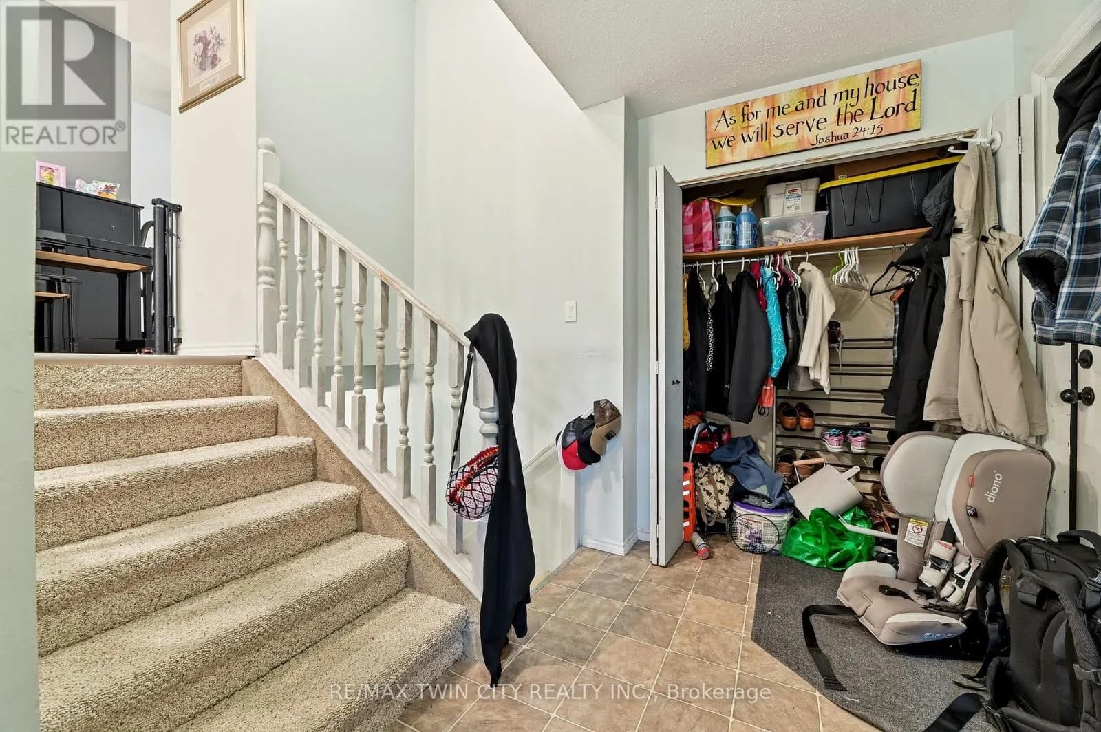 82 BEAVER CRESCENT — photo 3 of 33
