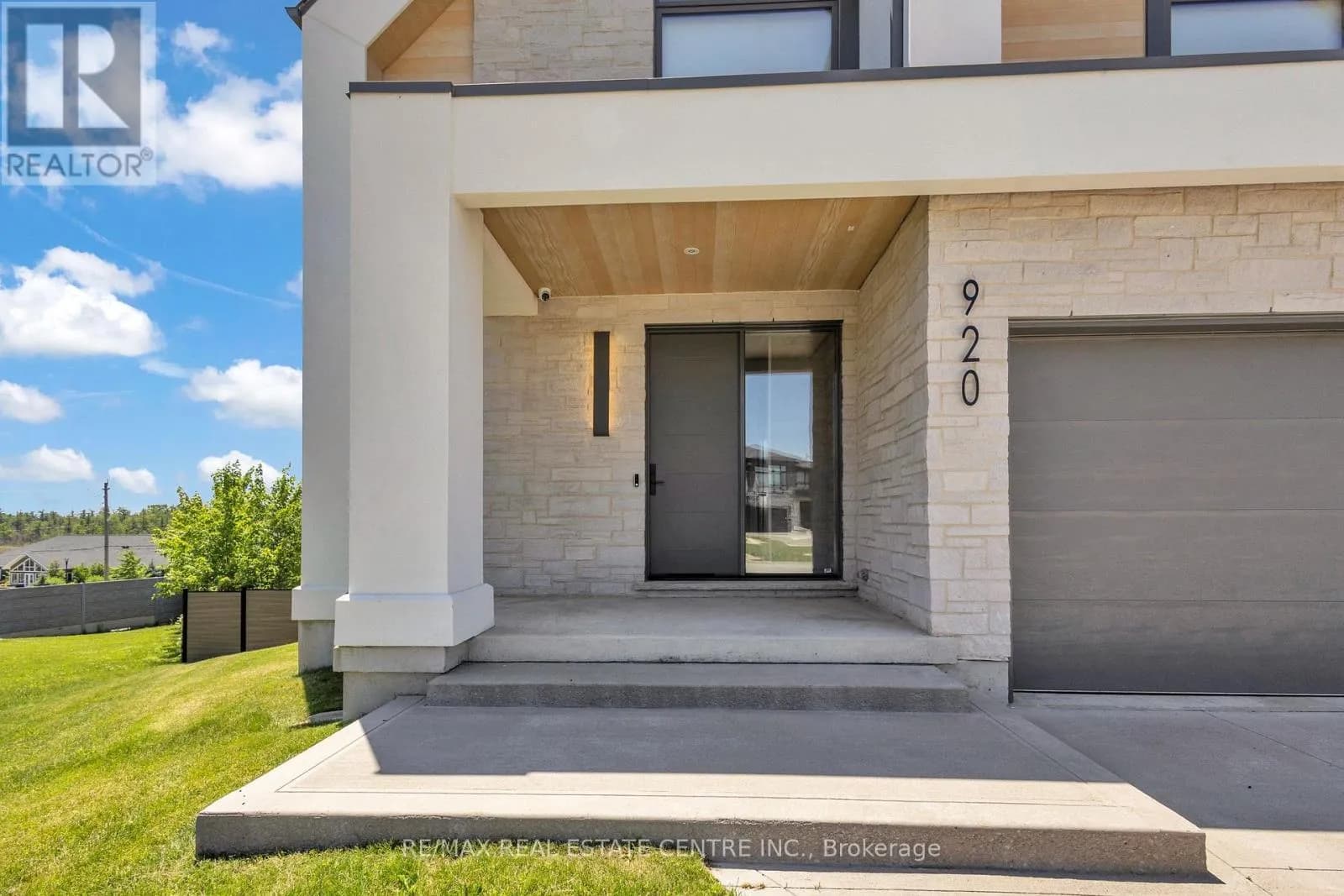 920 THOMAS PEDDER COURT — photo 4 of 50