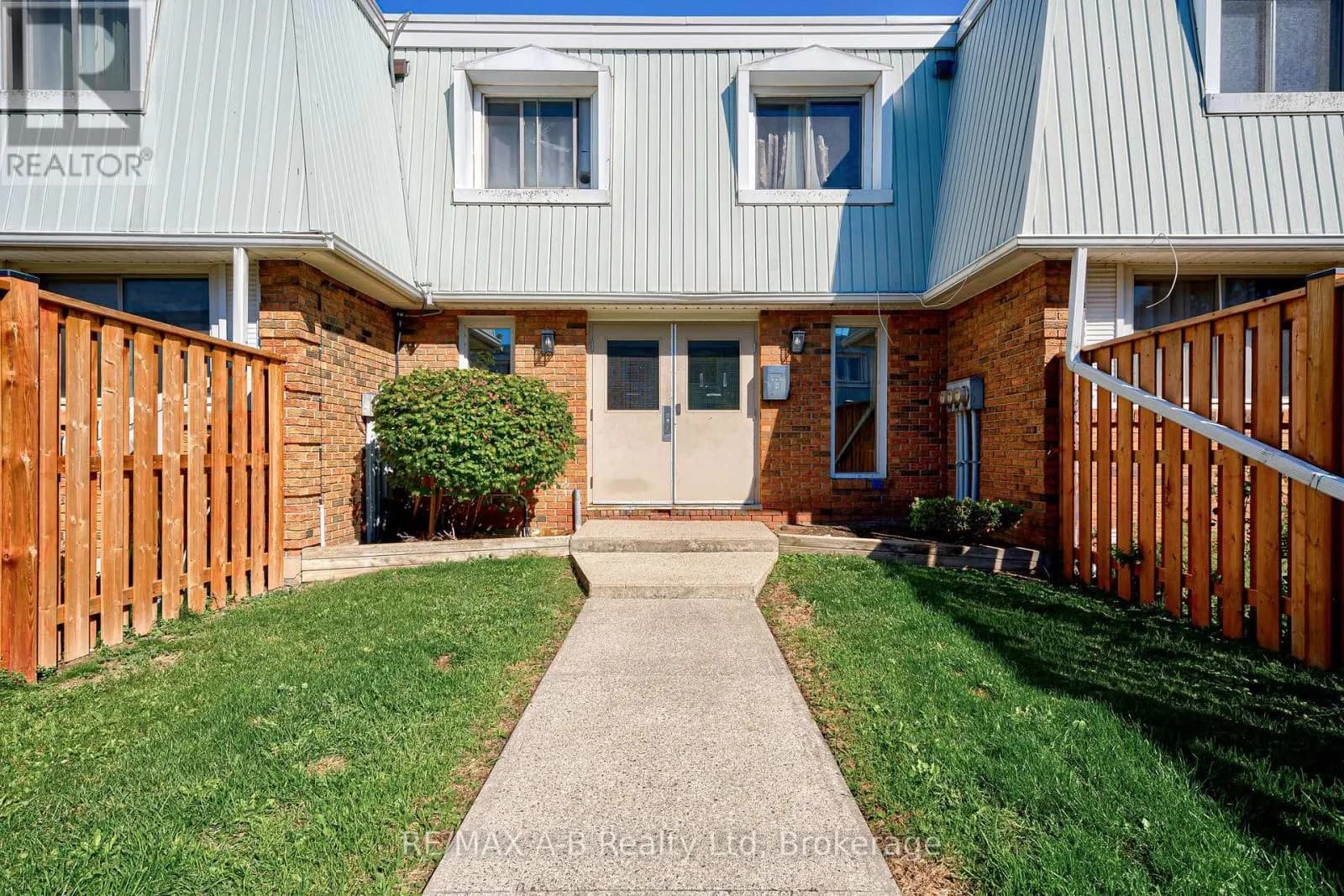 7 - 300 TRAYNOR AVENUE — photo 3 of 45