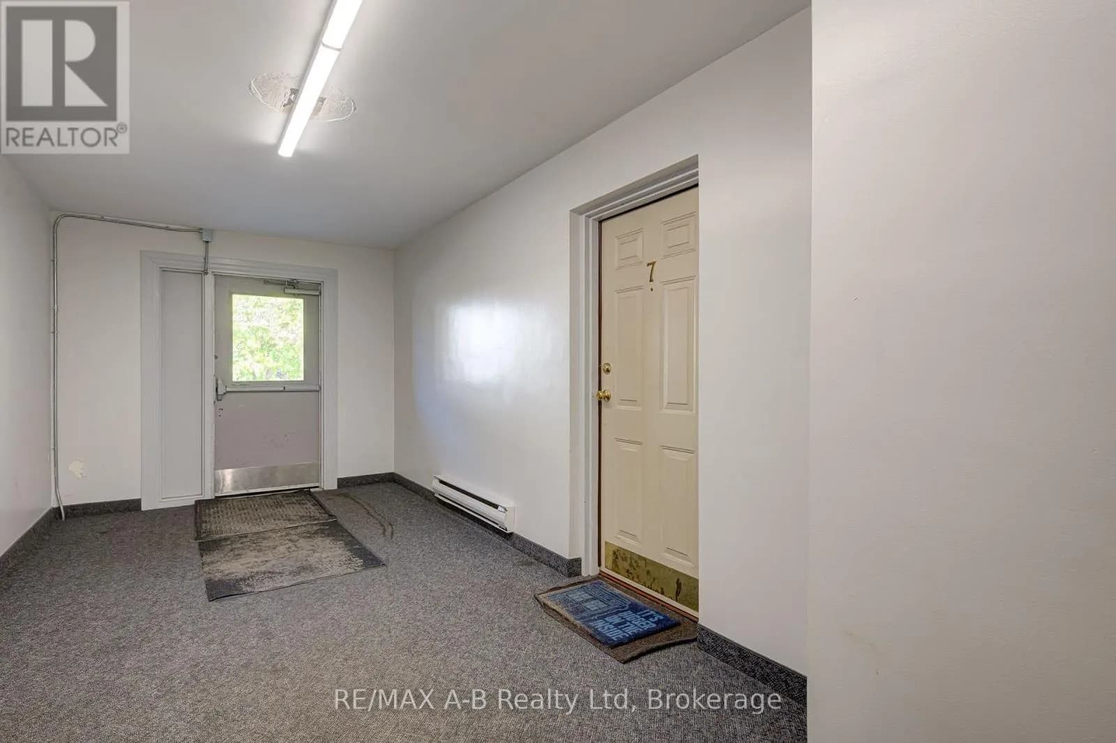 7 - 300 TRAYNOR AVENUE — photo 4 of 45