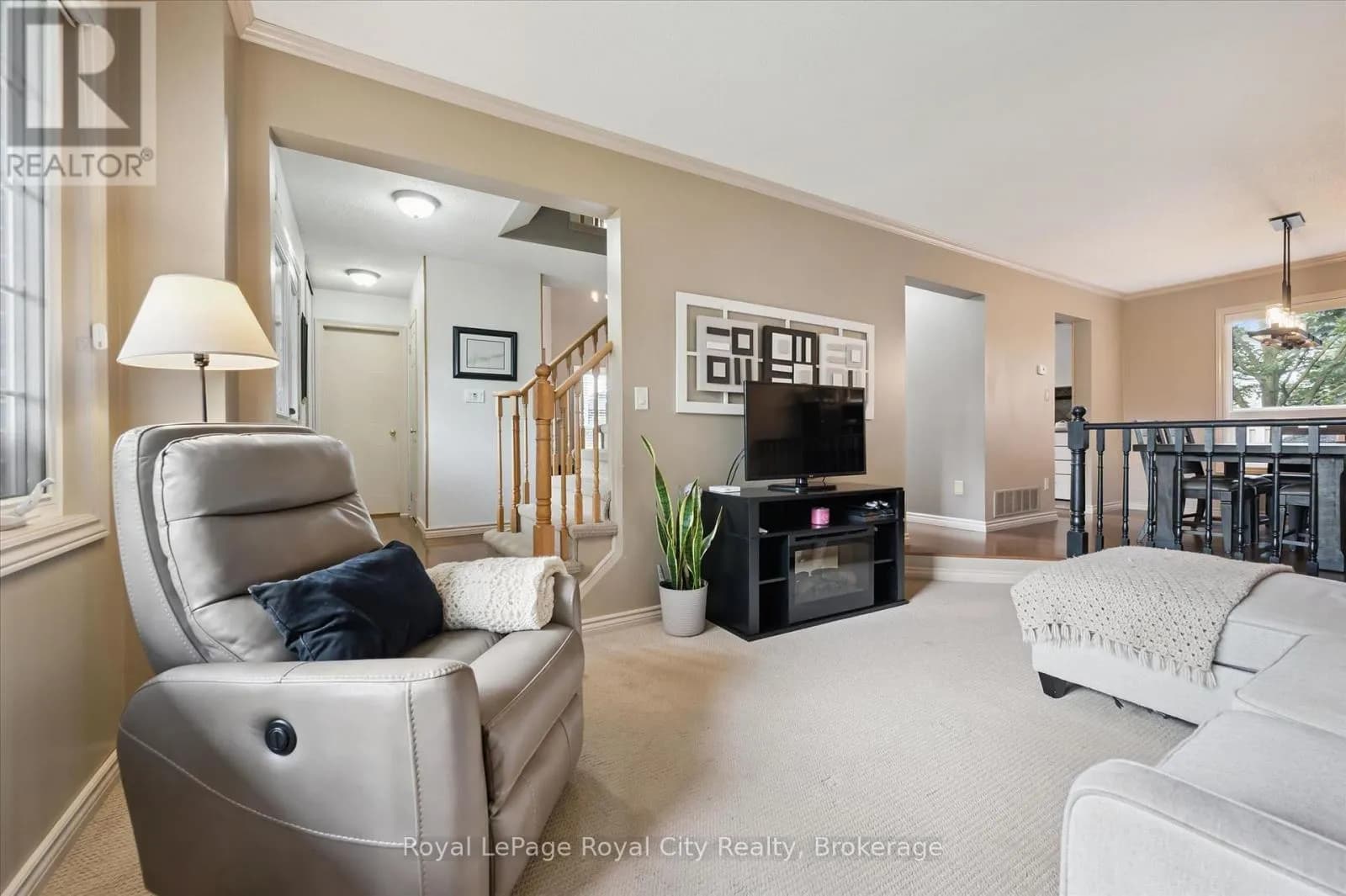 729 WOODHILL DRIVE — photo 5 of 45