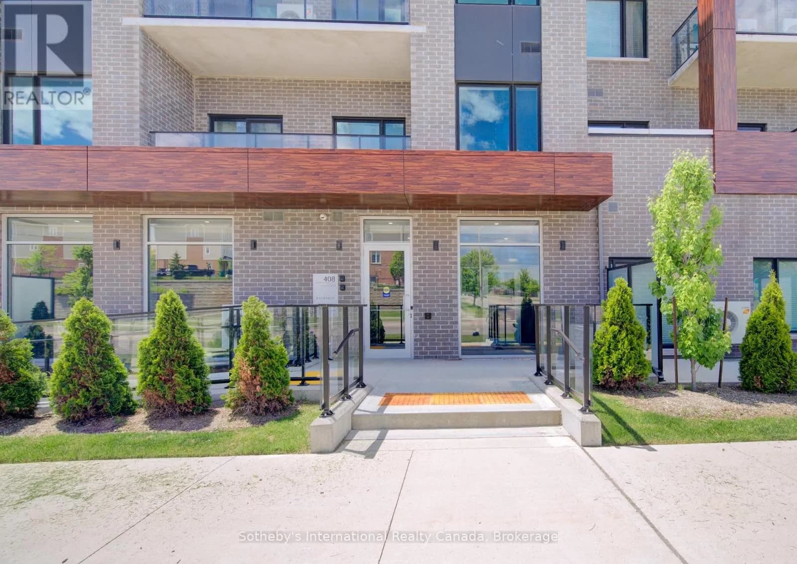 402 - 408 DUNDAS STREET S — photo 2 of 26
