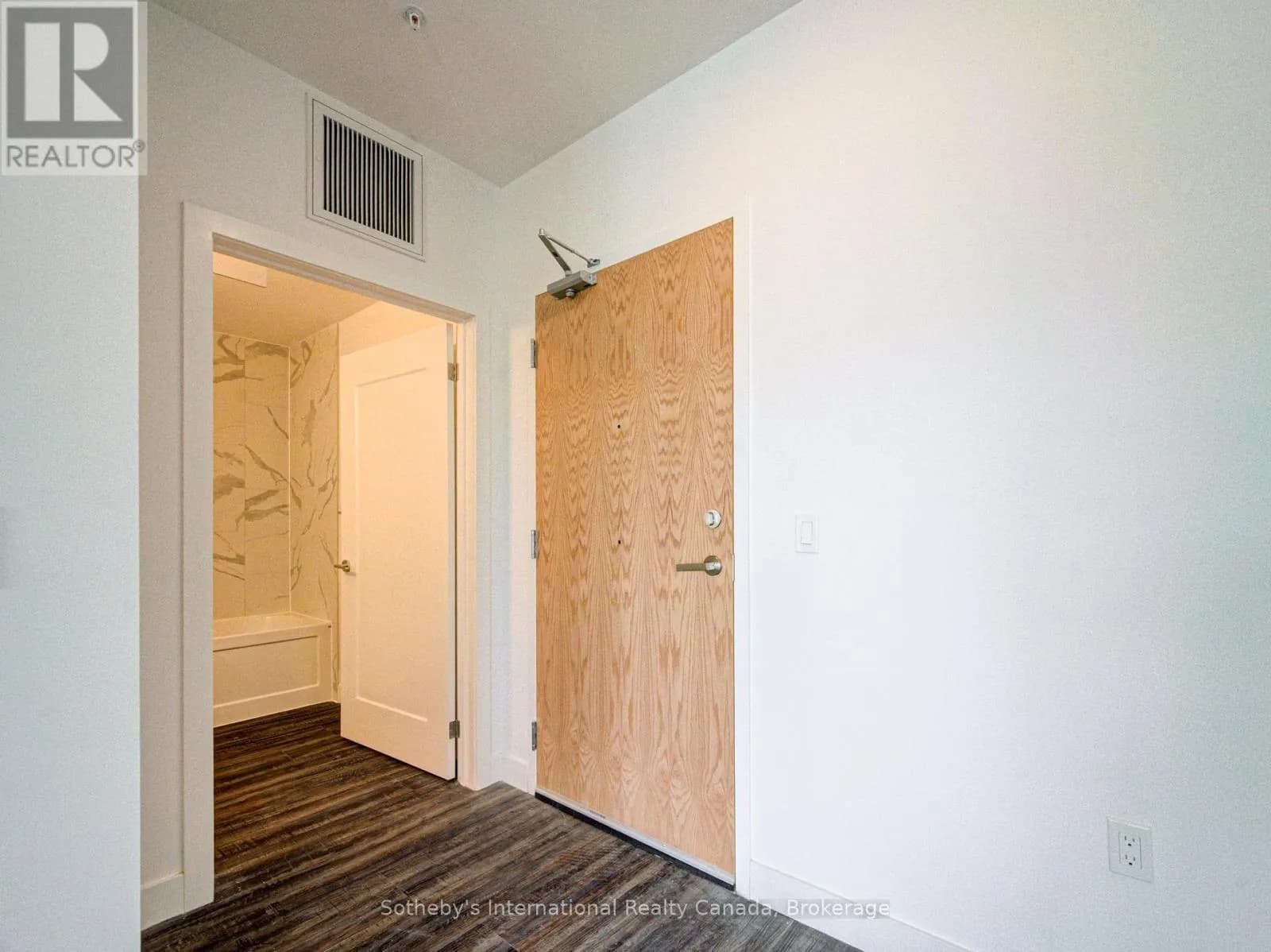 402 - 408 DUNDAS STREET S — photo 3 of 26