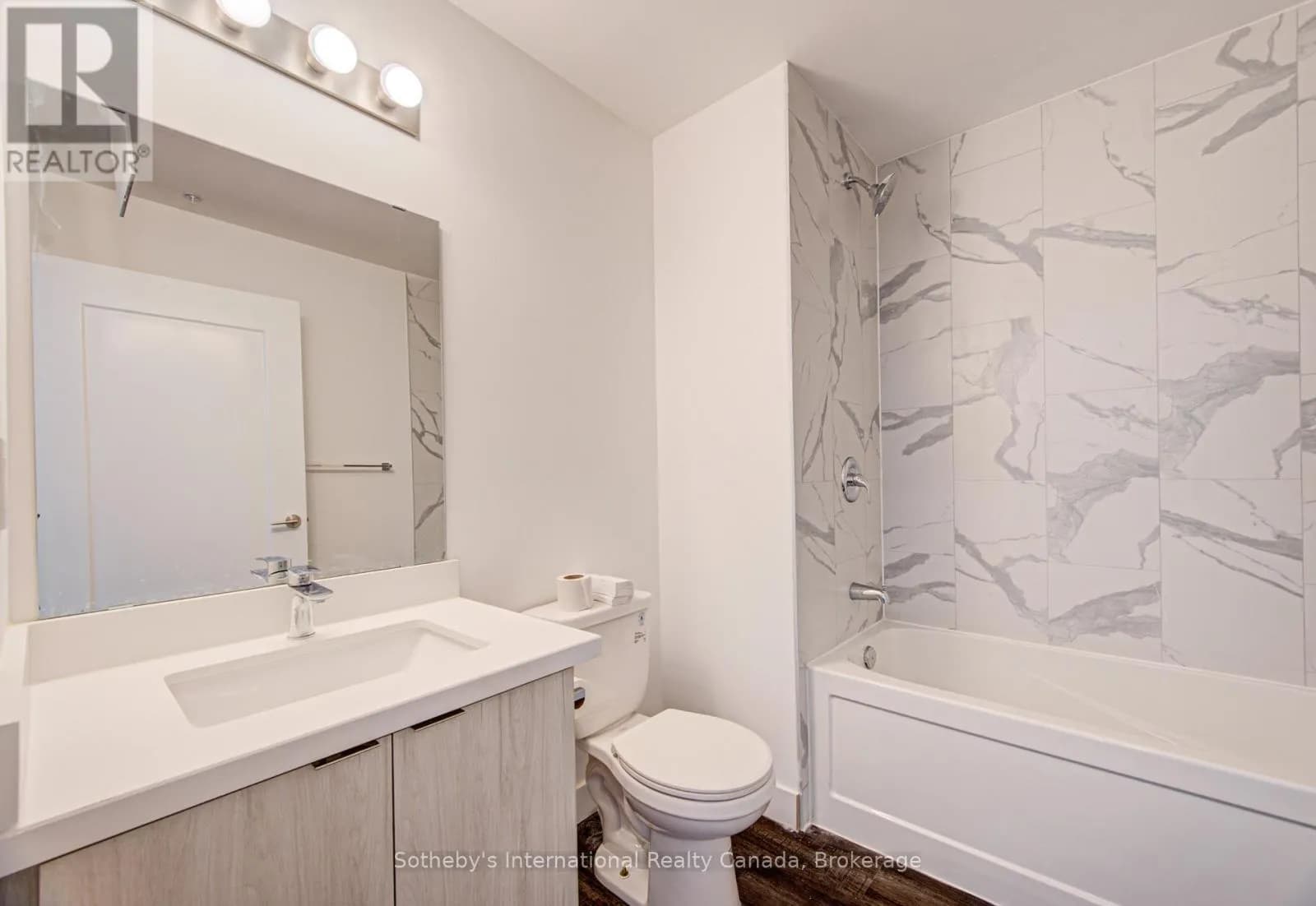 402 - 408 DUNDAS STREET S — photo 4 of 26