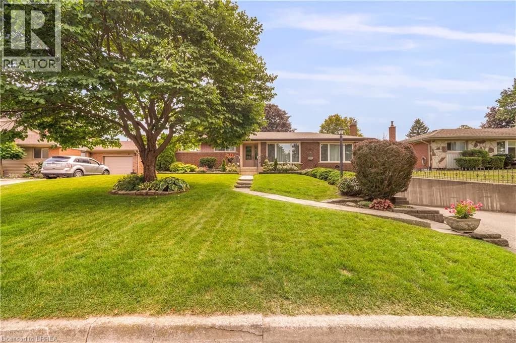 25 BRIER Crescent — photo 3 of 50