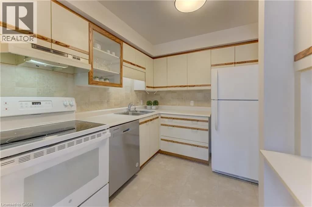 360 CORNRIDGE Place Unit# 4 — photo 4 of 40