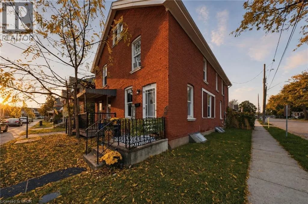 139 SUPERIOR Street — photo 2 of 22