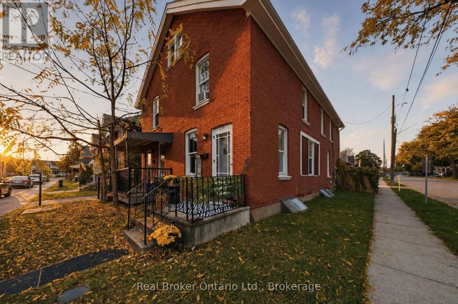 139 SUPERIOR STREET — photo 2 of 22