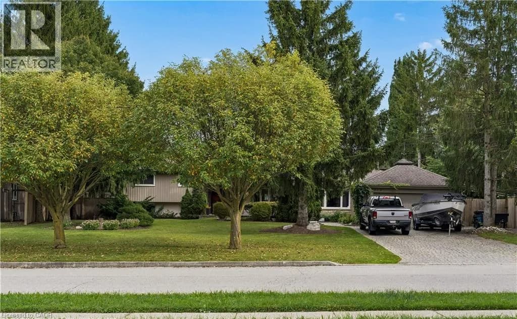 373 FORESTLAWN Road — photo 3 of 47