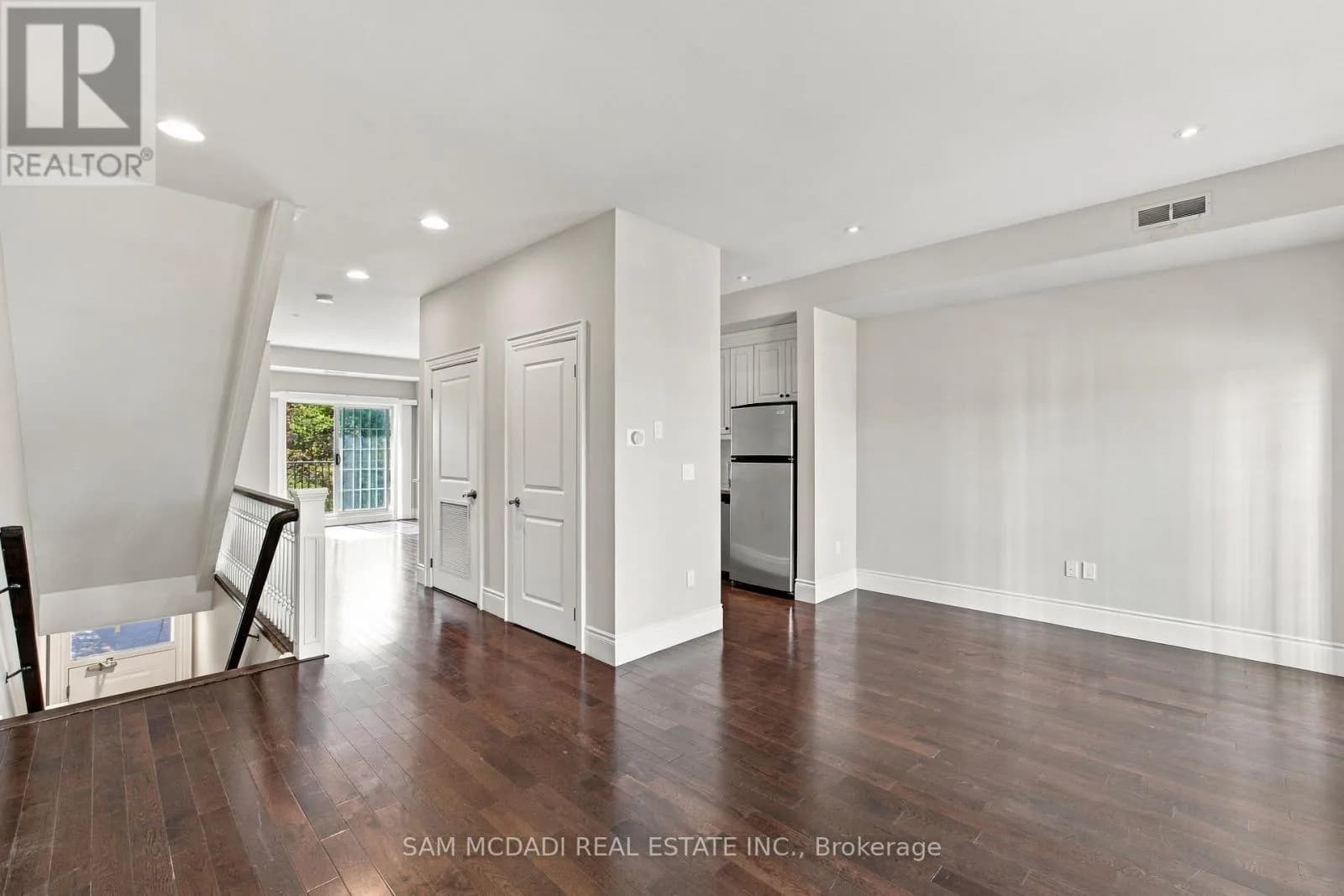 305 - 133 PARK STREET — photo 4 of 28
