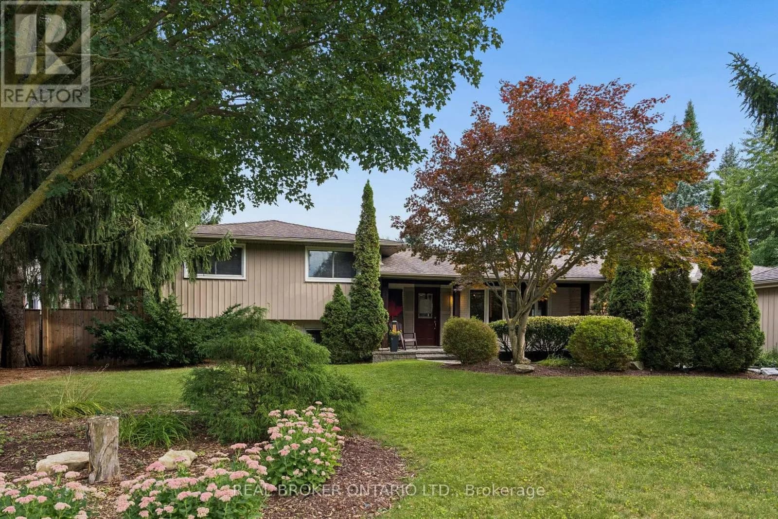373 FORESTLAWN ROAD — photo 1 of 47