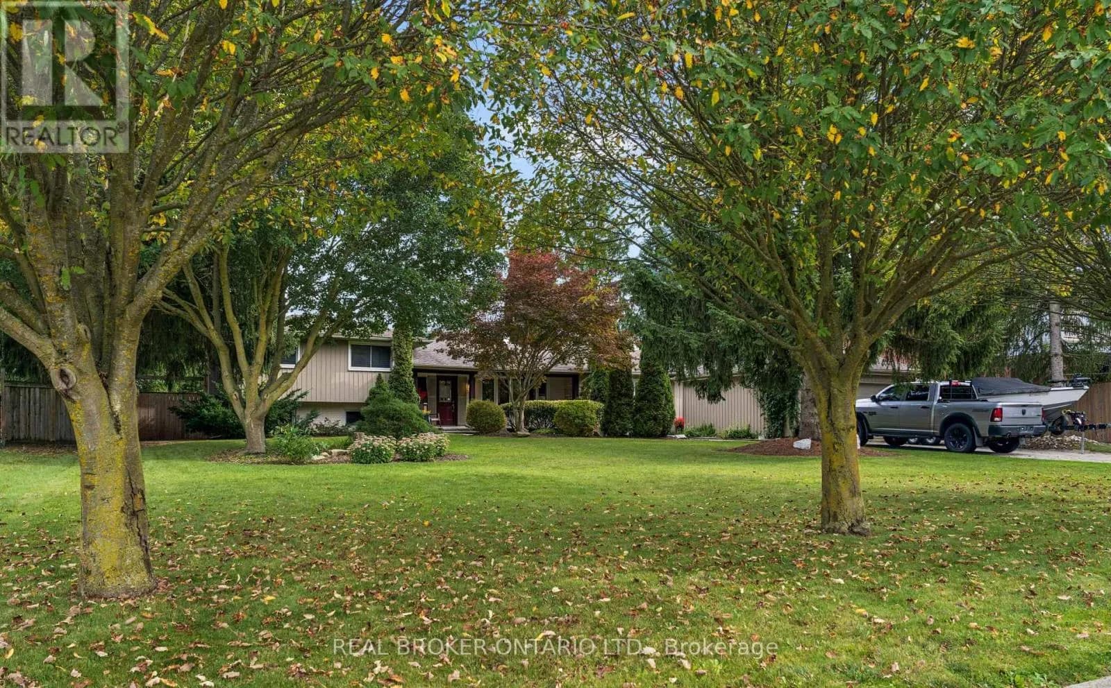 373 FORESTLAWN ROAD — photo 4 of 47