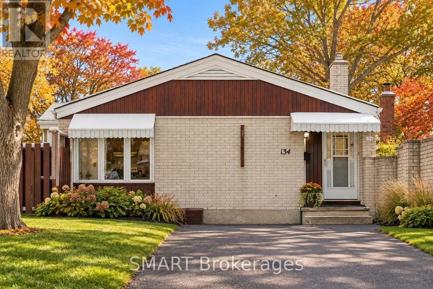 134 PEPPERWOOD CRESCENT — photo 1 of 36