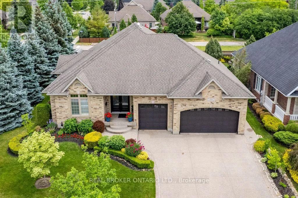 114 PENNSYLVANIA CRESCENT — photo 1 of 35