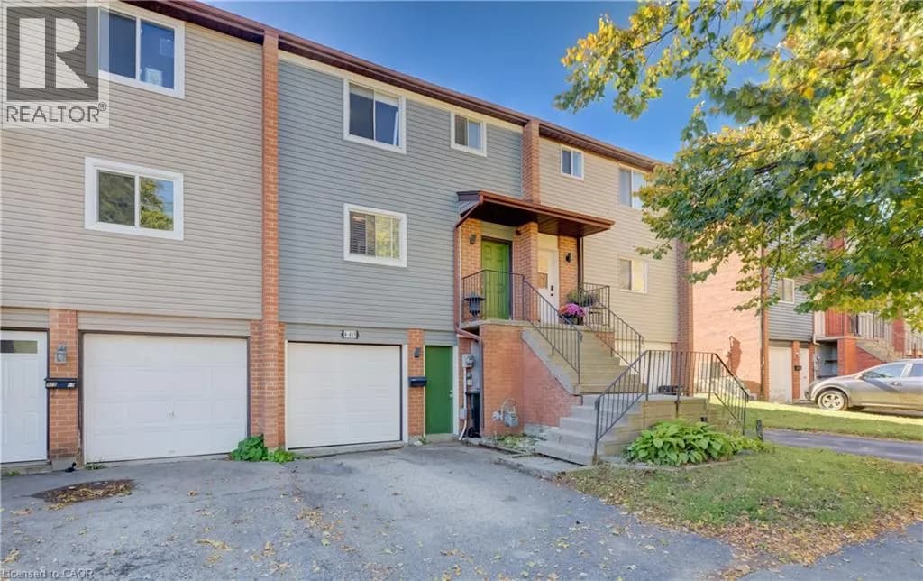 415 BAIRSTOW Crescent Unit# 4 — photo 3 of 33