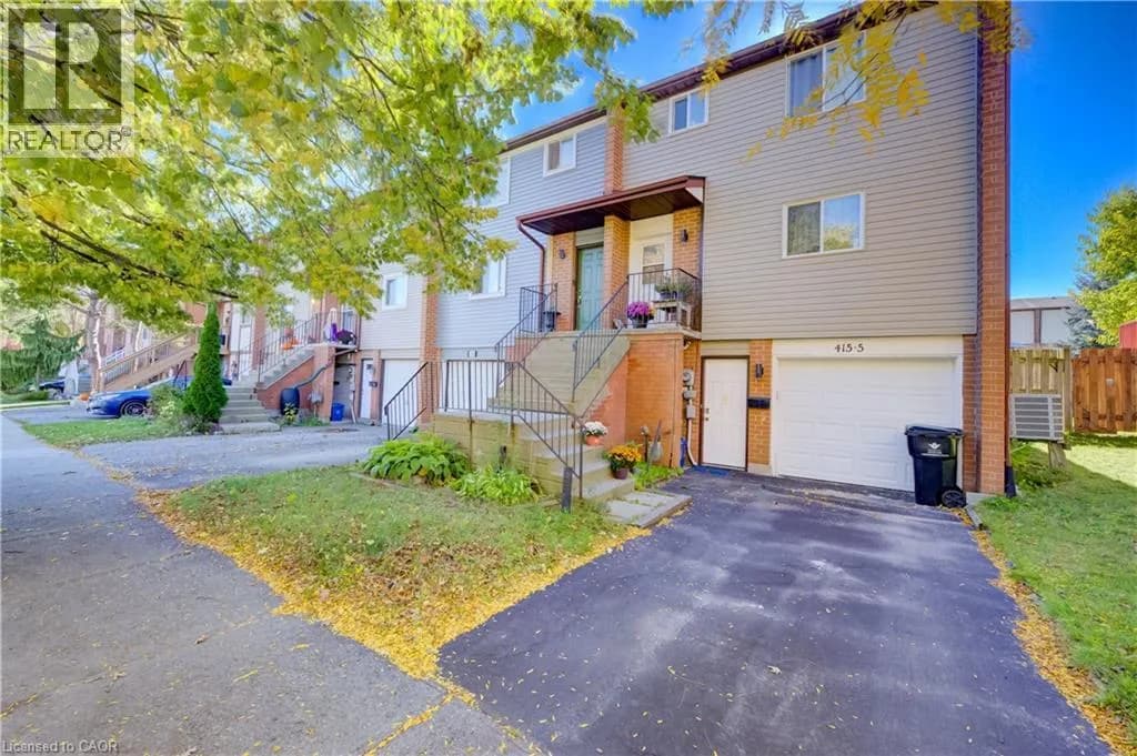 415 BAIRSTOW Crescent Unit# 4 — photo 4 of 33