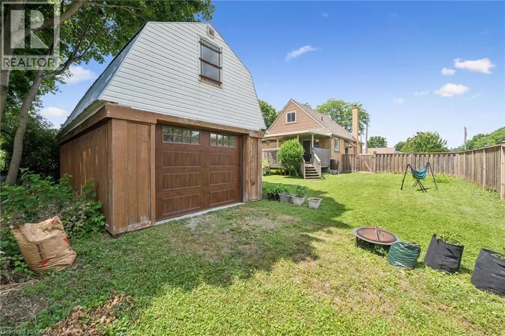 129 FLORENCE Avenue — photo 2 of 33
