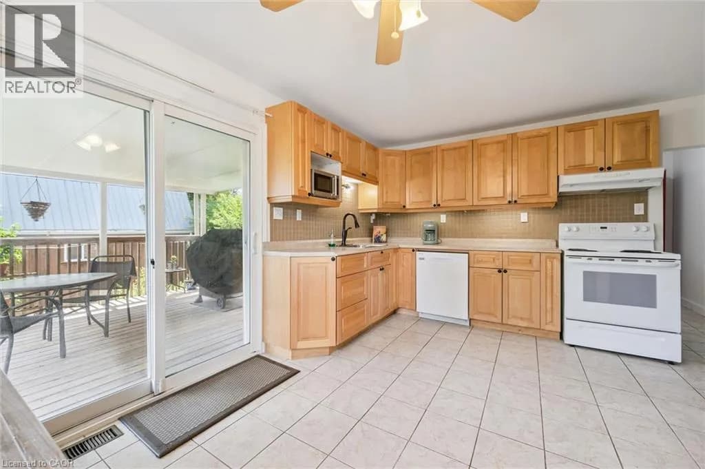 129 FLORENCE Avenue — photo 3 of 33