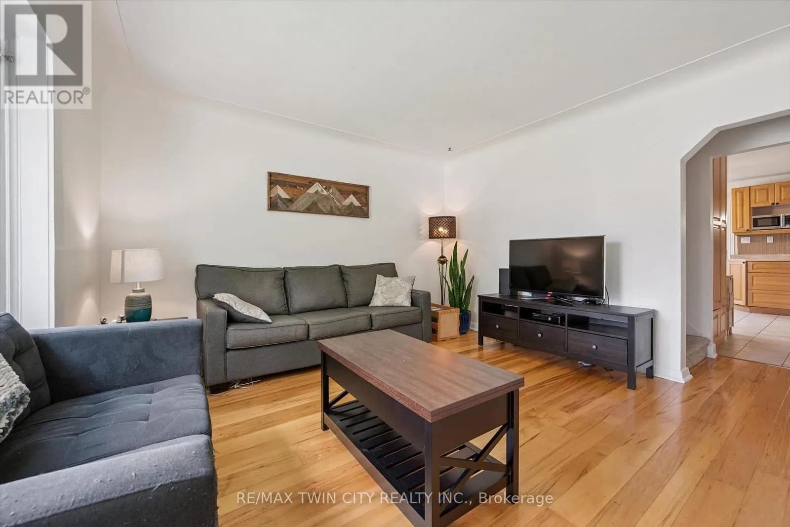 129 FLORENCE AVENUE — photo 4 of 28