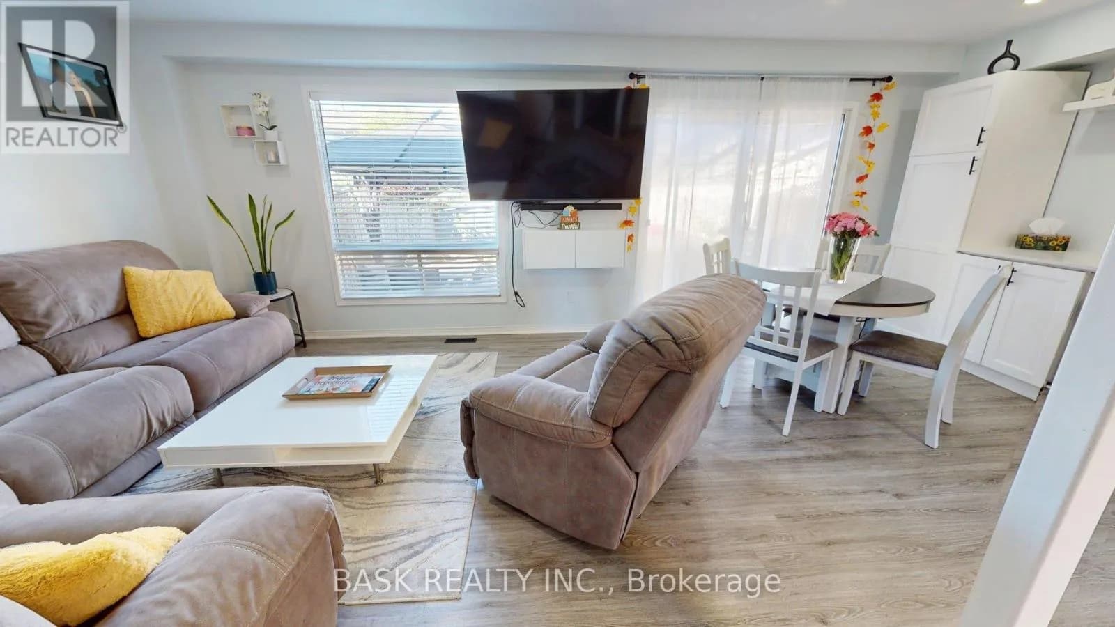 115 FAIRGREEN CLOSE — photo 3 of 34
