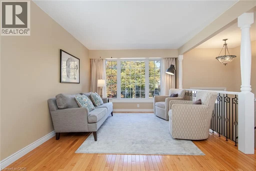 118 WHEATFIELD Crescent — photo 3 of 50