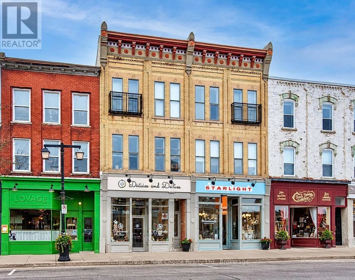 #201 - 66 WELLINGTON STREET — photo 1 of 19
