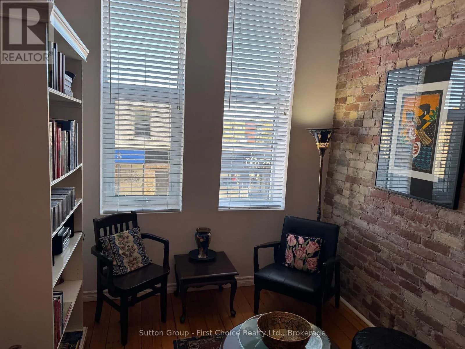 #201 - 66 WELLINGTON STREET — photo 4 of 19