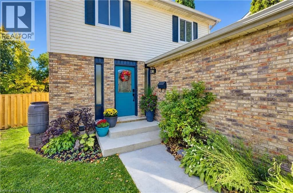 527B ROSEMEADOW Crescent — photo 2 of 22